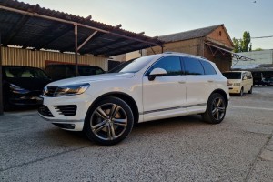 Volkswagen Touareg 4.1 TDI V8, 400 л.с., пневмо подвеска, R-Line, полный пакет ассистентов
