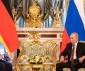 Меркель о Путине: разногласия по распаду СССР поставили их «по разные стороны баррикад»