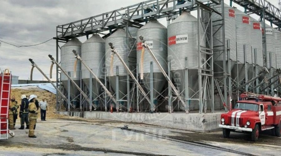 Пожар в Зозулянах: операторская кормоцеха почти полностью сгорела