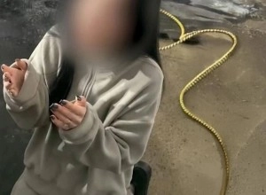 На Урале группа молодых людей избила студенток за отказ общаться, инцидент вызвал резонанс