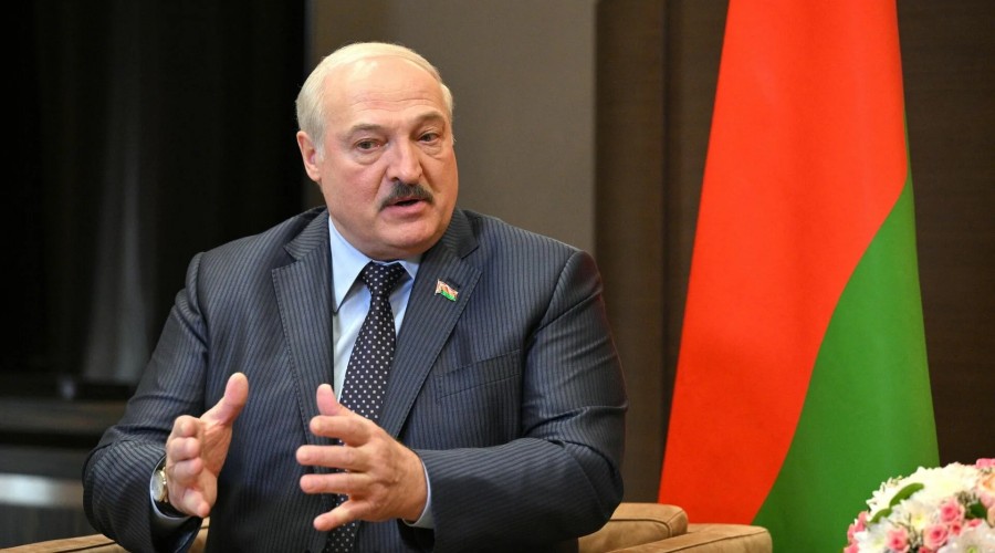 Лукашенко: Беларусь нуждается в сильном мужчине-президенте, но был бы рад видеть женщину во главе страны