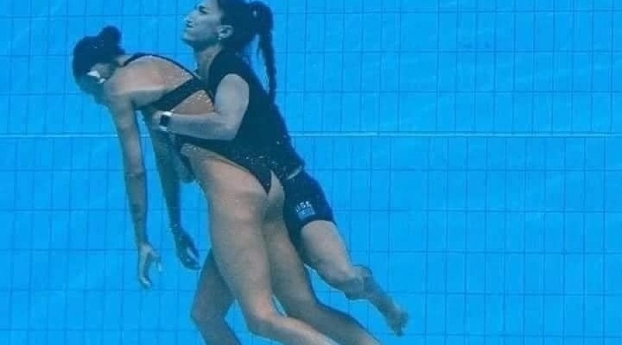 История спасения Аниты Альварес: кто нырнёт за тобой, когда ты тонешь