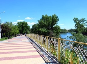 Городская набережная в центре Тирасполя