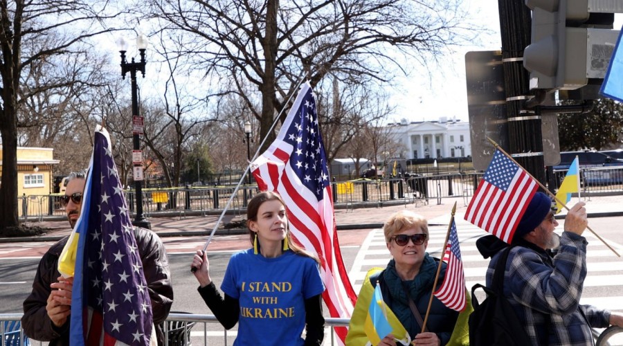 США готовят депортацию 240 тысяч украинских беженцев – Reuters