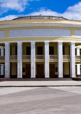 Спектакли в гос. театре драмы и комедии имени Н.С. Аронецкой