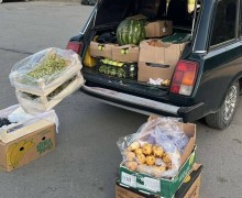 Новосибирская женщина остановила продавца фруктов и потребовала сертификат качества