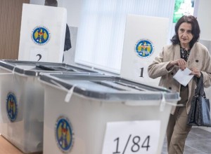 Жители Приднестровья застряли в пробках на пути к выборам в парламент Молдавии (видео)