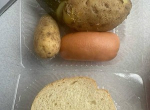 Фото «помощи бойцу»: украинцев возмутил скромный паёк для военного