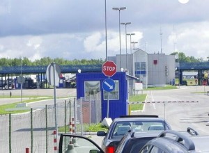 Латвия вводит платную электронную очередь на границе с Россией и Белоруссией
