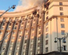 Удары ВКС РФ и промахи ПВО НАТО: ракета попала в Кабмин в Киеве