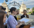 Юные художники Тирасполя устроили пленэр в Екатерининском парке после урока истории