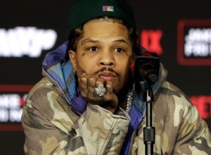 Боксёра Джервонту Дэвиса обвиняют в жестоком нападении на женщину