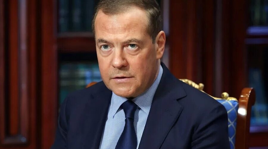 Медведев: мигранты должны уезжать из России после завершения работы