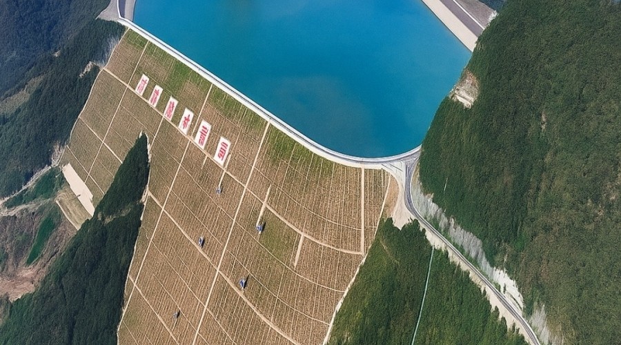 В Китае построили ГЭС высотой с 60-этажный небоскрёб