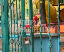 Подростки разгромили парк «Победа»: сломаны карусель и беседка