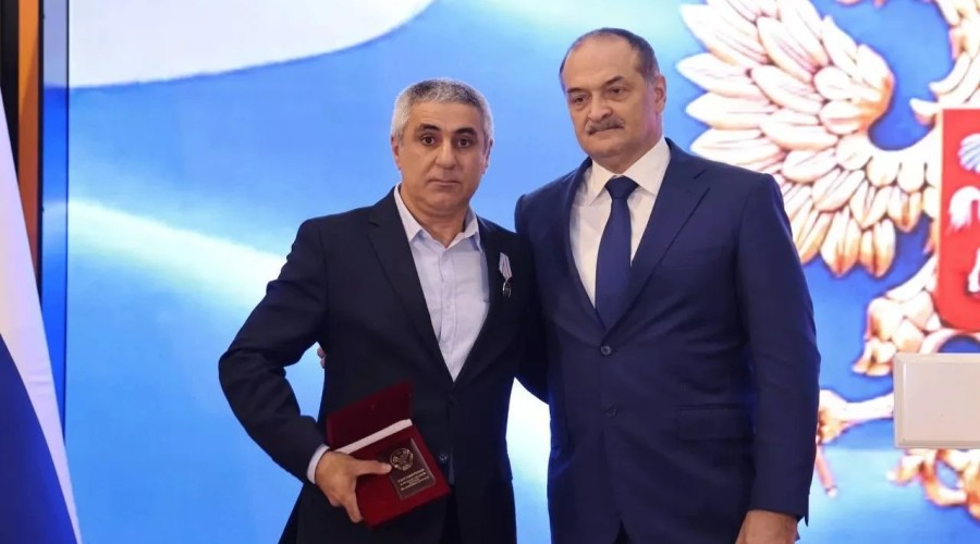 В Дагестане наградили мужчину, сбившего 30 дронов в Иркутской области