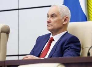 Министр обороны РФ поручил Генштабу принять меры против провокаций США в Чёрном море