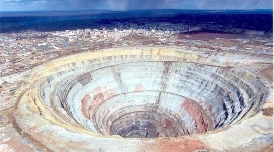 Карьер «Мир» в Якутии — самая большая алмазная яма в мире