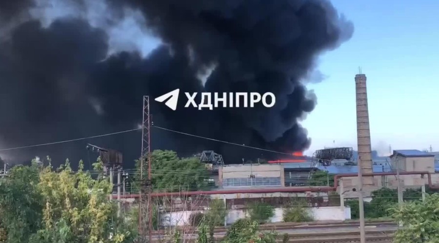 Крупный пожар на складе в Днепропетровске: жители слышали взрывы