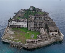 Хасима — заброшенный «Остров-корабль» в Японии, символ урбанистической дистопии