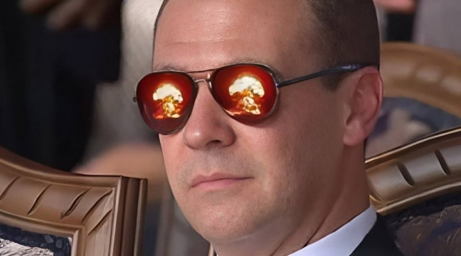 Медведев ответил на угрозы Зеленского ударить по Кремлю: Россия предупредила о последствиях