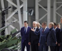 Путин осмотрел новейшие образцы вооружений на «Мотовилихинских заводах» в Перми