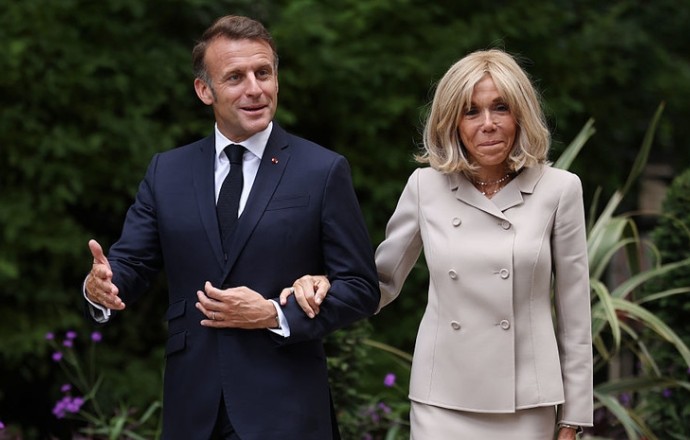 Брижит Макрон оказалась записана в налоговой под именем Жан-Мишель