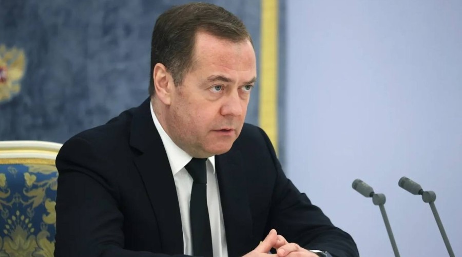 Медведев о реакции России на ультиматумы Зеленского: военный ответ неизбежен