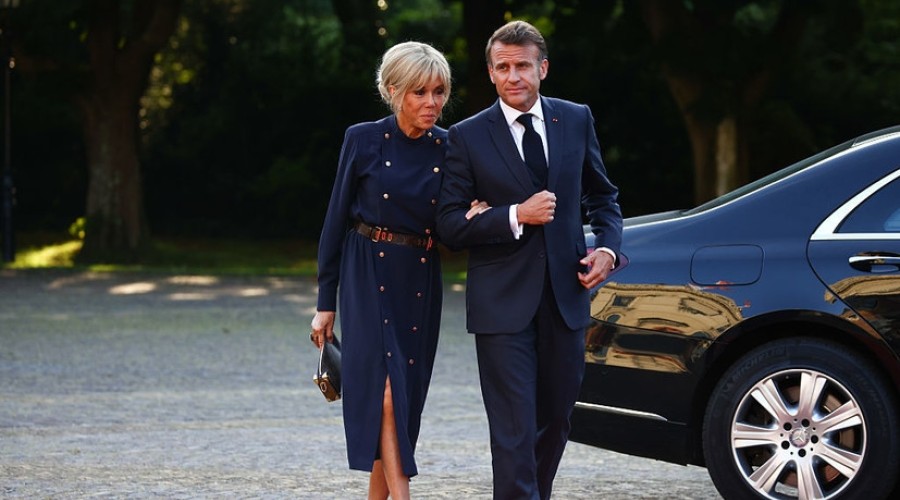 Во Франции судят 10 человек за травлю супруги Макрона в интернете