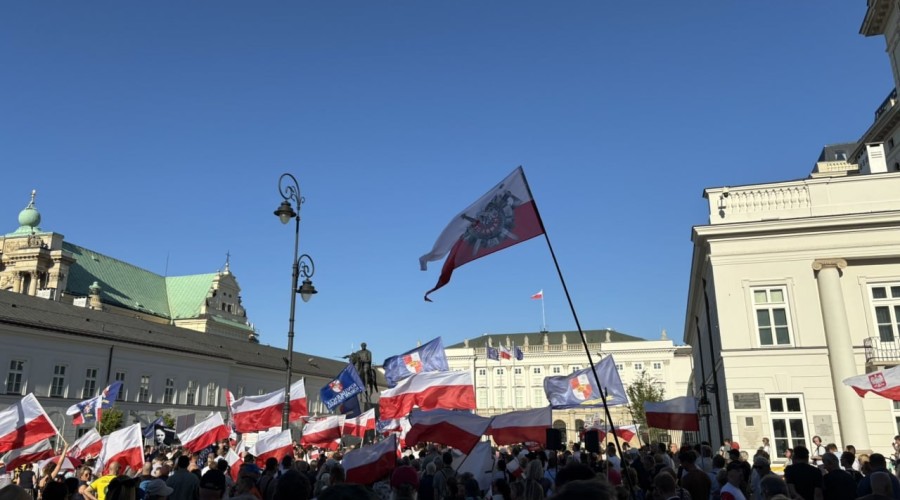 Антивоенный митинг в Варшаве: протест против участия Польши в конфликтах и «провоенной пропаганды»