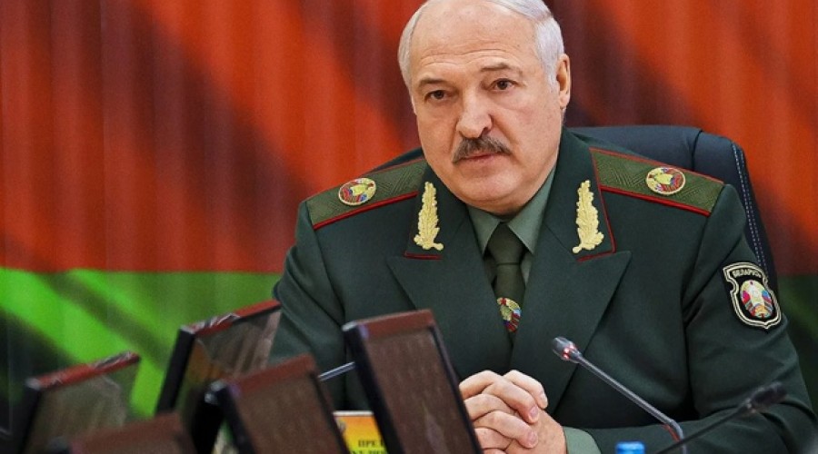 Лукашенко: Зеленский вошёл в историю как военный преступник