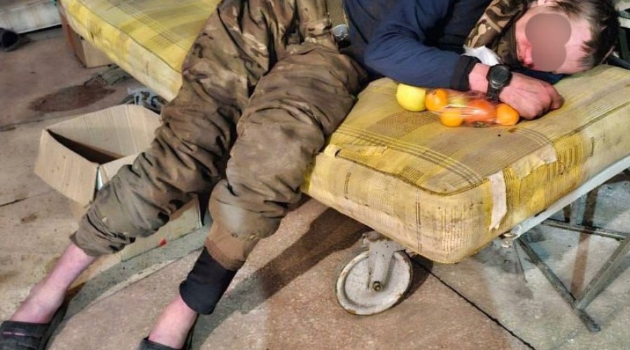 Боец Кама с вирусного фото рассказал RT о своём выживании на фронте