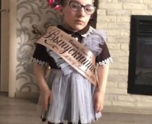 Самая маленькая девочка России получила аттестат о среднем образовании