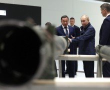 Путин осмотрел новейшие образцы вооружений на «Мотовилихинских заводах» в Перми