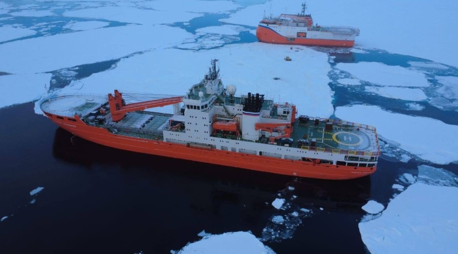 «Академик Трёшников» завершил рекордную арктическую экспедицию и передислокацию станции «Северный полюс»