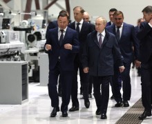 Путин осмотрел новейшие образцы вооружений на «Мотовилихинских заводах» в Перми