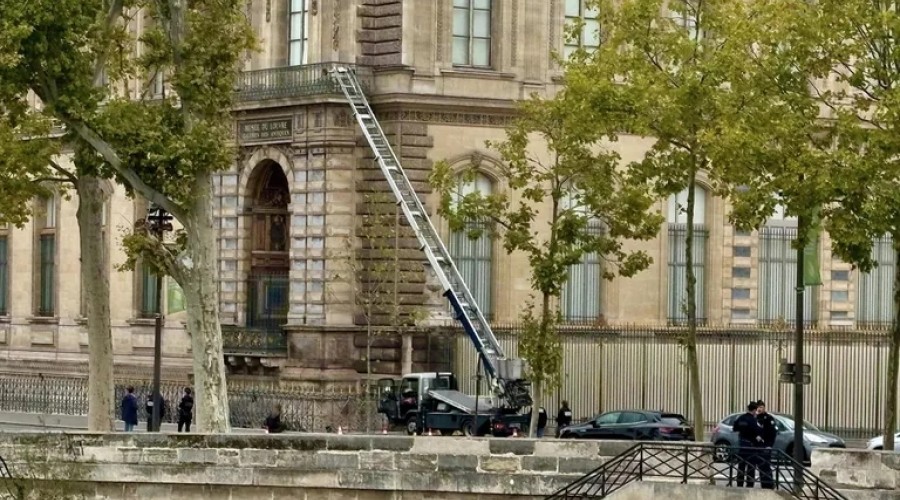 Во Франции задержали подозреваемых в ограблении Лувра