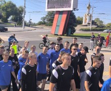 Массовый забег в Тирасполе собрал 200 участников в честь Дня физкультурника и популяризации спорта