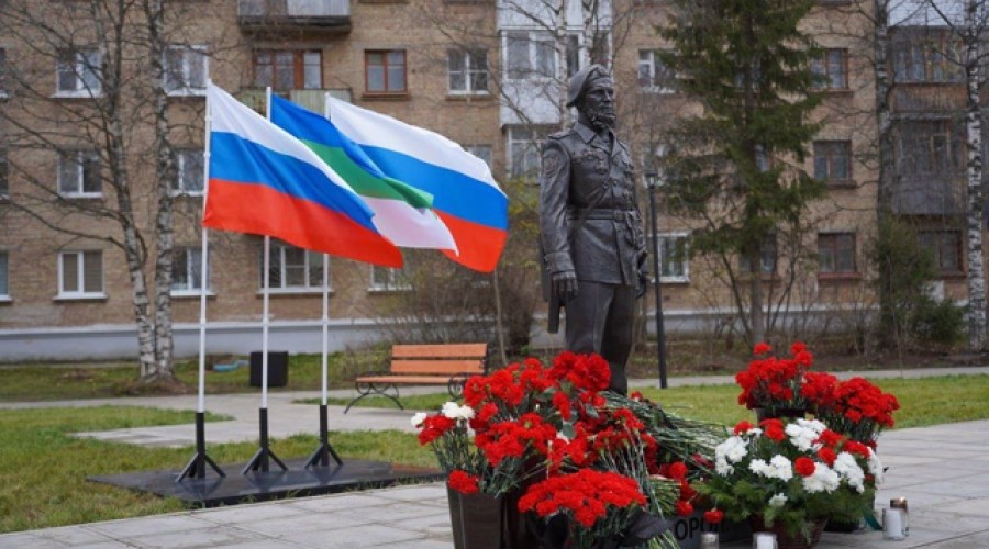 В Ухте открыли памятник Арсену Павлову (Мотороле)