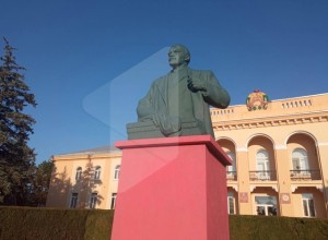 В Дубоссарах отреставрировали памятник Ленину на площади Защитников