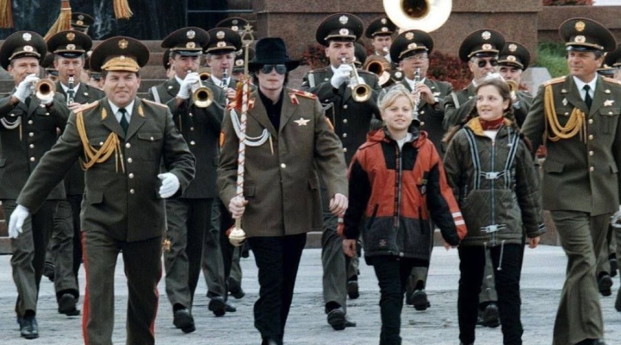 Майкл Джексон в Москве: легендарный концерт 1993 года на стадионе «Лужники»